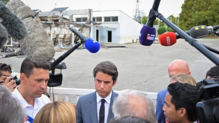 Le nouveau ministre français de l’Éducation interdit les robes abayas dans les écoles