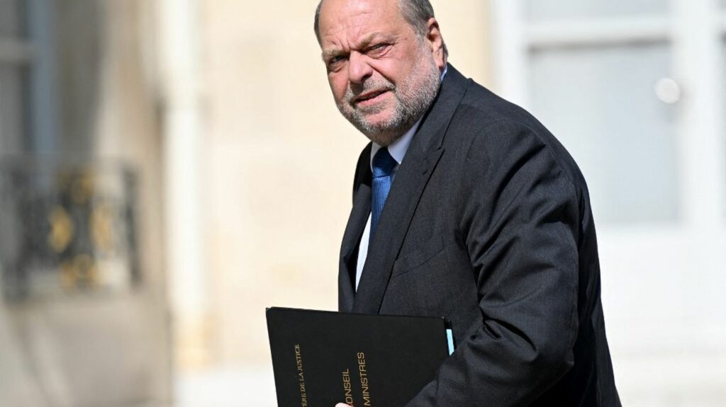 Trois des magistrats ciblés par le ministre de la Justice, Eric Dupond-Moretti, veulent témoigner à son procès
              Ils avaient fait l'objet de deux enquêtes administratives ordonnées par le garde des Sceaux, pour des faits survenus lorsqu'il était avocat.