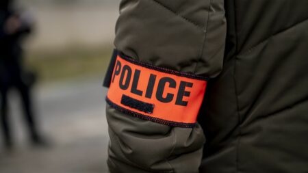 Marseille : deux blessés lors d'une altercation impliquant un policier qui n'était pas en service
              Selon les premiers éléments de l'enquête, le policier impliqué a fait usage de son arme, dans des circonstances qui restent à élucider.