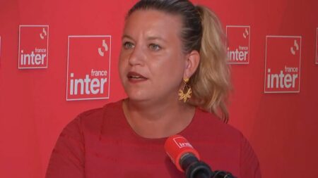 Mathilde Panot: Important de Ne Pas Rater Élections Européennes pour Préserver Matérialité Nupes Élections européennes : Mathilde Panot juge "important de ne pas rater l'échéance électorale, sinon la Nupes n'aurait plus de matérialité"
La présidente du groupe LFI à l'Assemblée nationale explique ne pas comprendre "ce qui bloque" et reproche à ses partenaires un "double langage".