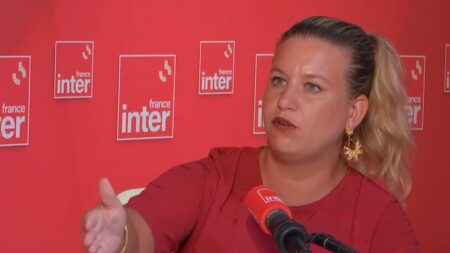 Mathilde Panot honorée de la participation du rappeur Médine aux universités d’été de LFI, dénonce une cabale Médine : Mathilde Panot se déclare "honorée" que le rappeur participe aux universités d'été de LFI
Elle dénonce "une cabale ignoble menée par l'extrême droite main dans la main avec les macronistes".