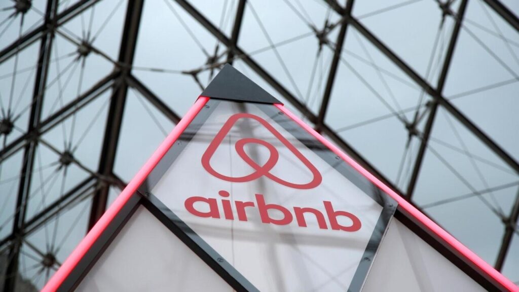 Paris salue le succès des règles strictes pour les locations à court terme sur Airbnb