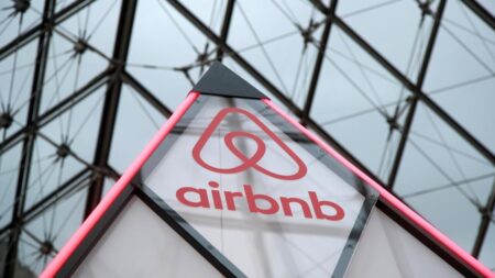 Paris salue le succès des règles strictes pour les locations à court terme sur Airbnb