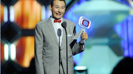 L'humoriste et acteur Paul Reubens, visage de l'excentrique Pee-wee Herman, est mort à 70 ans
              Le comédien américain souffrait d'un cancer depuis plusieurs années.