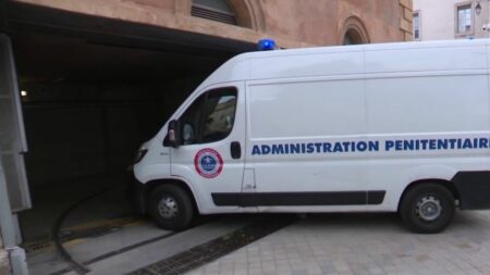 Violences sur Hedi à Marseille : le policier mis en cause a reconnu avoir effectué un tir de LBD
                  Jeudi 3 août, lors de l’audience qui devait décider de sa remise en liberté, le policier accusé de violences sur Hedi a reconnu avoir fait usage de son arme le soir des faits.