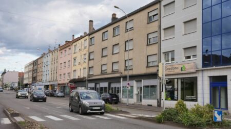 Soupçons de séquestration à Forbach : la garde à vue du mari levée "en fin d'après-midi" mardi, aucun indice ne corrobore les accusations de l'épouse
              Dans un point presse mardi, le procureur de la République de Sarreguemines a sérieusement remis en doute le témoignage de la femme retrouvée la veille à Forbach (Moselle).