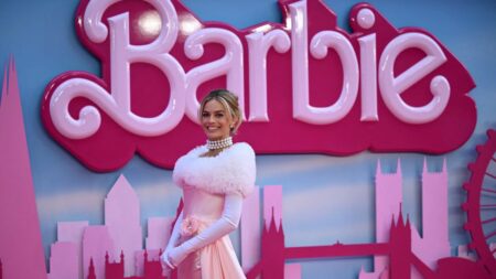 Recettes record, hausse des ventes de poupées... Cinq chiffres sur le succès fou du film "Barbie"
              Le film de la réalisatrice Greta Gerwig a notamment dépassé le milliard de dollars au box-office mondial.