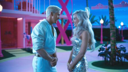 Le film "Barbie" au succès déjà historique est-il vraiment féministe ?
              Le film "Barbie" de la réalisatrice Greta Gerwig totalise depuis dimanche un milliard de dollars de recettes au niveau mondial. Ce long-métrage séduit en salles mais sa portée féministe, elle, est discutée.