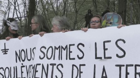 Justice : la dissolution du mouvement “Les Soulèvements de la Terre” est suspendue par le Conseil d’État
              À gauche, les responsables politiques et associatifs saluent la décision du Conseil d’État, la plus haute juridiction administrative, qui a suspendu vendredi 11 août la dissolution du collectif “Les Soulèvements de la Terre”.