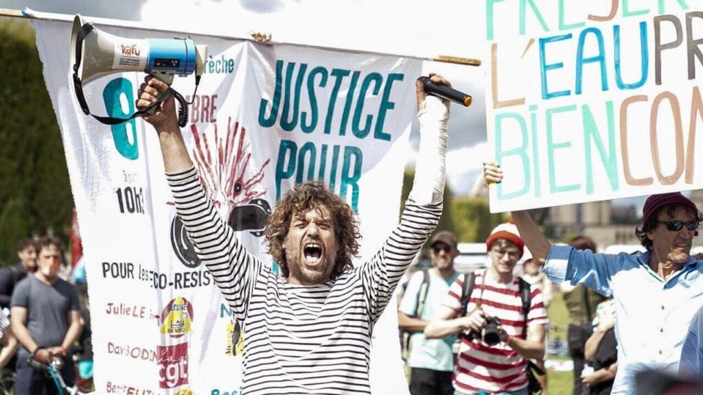 Un convoi de protestation contre le projet d'irrigation du gouvernement atteint Paris après 8 jours de marche
