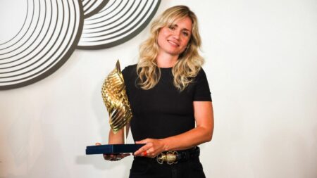 Festival du film francophone d'Angoulême : le Valois de diamant attribué à Katell Quillévéré pour "Le Temps d'aimer"
              Après avoir présenté en mai dernier son film hors compétition à Cannes, la réalisatrice obtient à Angoulême la reconnaissance espérée.