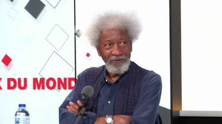 Le géant littéraire nigérian Wole Soyinka sort un nouveau roman en France