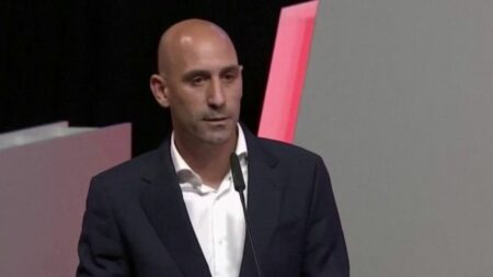Affaire Luis Rubiales : l'ex-président de la Fédération espagnole de football face à la justice
                  Le jour de la finale du Mondial féminin de football, Luis Rubiales a embrassé de force la joueuse Jennifer Hermoso. L'ex-patron de la Fédération espagnole est inculpé pour agression sexuelle et coercition.