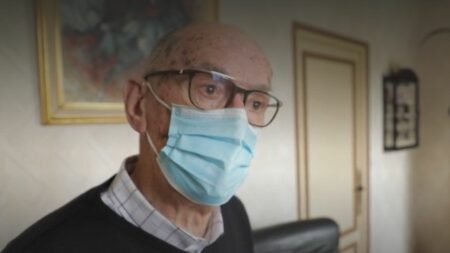 ENQUÊTE. "Ils attendent qu’on meure !" : 650 vétérinaires retraités réclament en vain le paiement de leur pension
              Ils ont en moyenne plus aujourd'hui plus de 80 ans et ont travaillé pendant quarante ans pour l'État, à la sortie de la Seconde Guerre mondiale, mais ne touchent aucune retraite pour cela. Quelque 650 anciens vétérinaires français réclament compensation depuis une dizaine d'années, en vain.