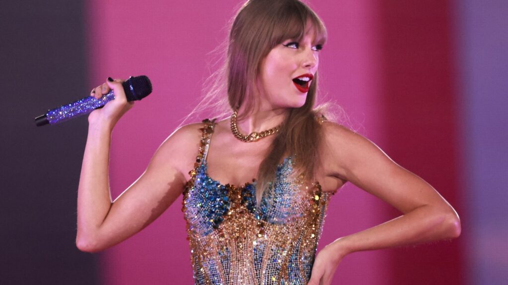 Les concerts de la tournée record de Taylor Swift bientôt au cinéma en Amérique du Nord
                  Le film-concert "Taylor Swift : The Eras Tour" sortira le 13 octobre aux Etats-Unis, au Canada et au Mexique. Cette annonce conduit même au décalage de la sortie du film "L'exorciste - Dévotion" qui était prévue le même jour.