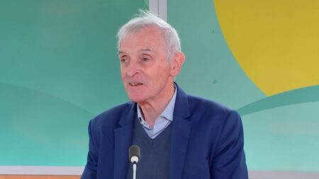 Ancien vice-président du GIEC soutient la planification écologique, malgré des réserves Écologie : "Cette idée d’une planification écologique est excellente", estime l’ancien vice-président du GIEC
Lundi 25 septembre, Émilie Tran Nguyen reçoit Jean Jouzel, ancien vice-président du Giec, dans le 12/13. Ce dernier a apporté un avis positif sur l'initiative, tout en émettant des réserves sur la faisabilité de certaines mesures dans les temps impartis.