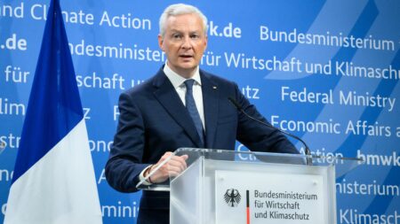 Augmentation de 10-20% des tarifs d’électricité en 2024 exclue, assure Bruno Le Maire Bruno Le Maire affirme qu'une augmentation des tarifs de l'électricité de 10% à 20% est "exclue"
La présidente de la Commission de régulation de l'énergie, avait évoqué, plus tôt dans la journée, une potentielle augmentation de "10%-20%" en 2024.