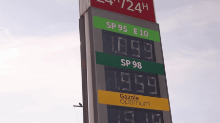 Carburant : les automobilistes en quête d’économies
              La proposition du gouvernement de permettre aux distributeurs de vendre leur carburant à perte n'a pas plu.. Les automobilistes continuent leur chasse aux prix les plus bas.