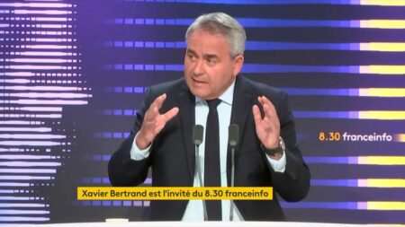 Bertrand propose une ristourne de 15-20 centimes sur le carburant et plus de transparence fiscale Carburant : Xavier Bertrand souhaite "une nouvelle ristourne de 15 à 20 centimes d'euros par litre" pour tout le monde
Le président LR de la région Hauts-de-France réclame également plus de "transparence" sur l'utilisation des milliards d'euros tirés de la TVA et de l'impôt sur les sociétés.