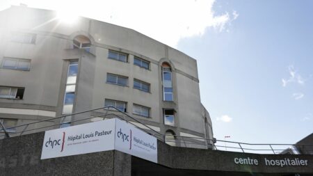 Cherbourg : la jeune femme victime d'un viol avec tortures début août est sortie du coma, annonce son père
              La jeune femme de 29 ans est toujours dans un état "fragile" et "préoccupant" selon son père.