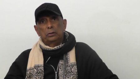 Christian Lara, le réalisateur du premier film antillais, est mort à l'âge de 84 ans
              En 1978, le cinéaste français Christian Lara signe "Coco la fleur, candidat". C'est le premier long métrage de fiction produit en Guadeloupe, dans les Antilles et dans la Caraïbe. L'ancien journaliste, qui a toujours voulu être metteur en scène, est ainsi rentré dans l'histoire du septième art.