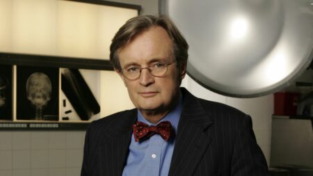 L'acteur David McCallum, connu pour ses rôles dans les séries "NCIS" et "Des Agents très spéciaux", est mort à 90 ans
              S'il s'est surtout illustré à la télévision, David McCallum a également joué au cinéma, notamment dans "La Grande Évasion" en 1963. Il était enfin musicien, et l'un de ses morceaux samplés est devenu un classique du rap.