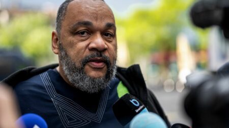 Dieudonné au Zénith de Paris : le spectacle interdit par la préfecture de police de Paris
              Accompagné du chanteur Francis Lalanne, Dieudonné devait se produire le 14 septembre.