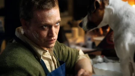 Mostra de Venise : Luc Besson fait son retour avec le thriller "Dogman"
                  Le nouveau film de Luc Besson "Dogman" concourt pour le Lion d'or à la Mostra de Venise. Le réalisateur français revient sur le devant de la scène après des échecs commerciaux et des accusations de viol, désormais écartées.