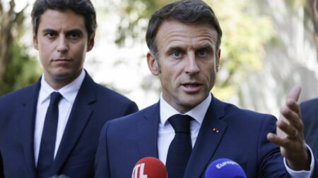 Emmanuel Macron soutient le ‘Pass rail’ régional, demande à Clément Beaune d’étudier le sujet Transports : Emmanuel Macron favorable à un "Pass rail" dans les régions qui y sont favorables
Répondant aux questions du youtubeur HugoDécrypte, lundi soir, le chef de l'Etat a dit avoir demandé à son ministre des Transports, Clément Beaune, de se pencher sur le sujet.