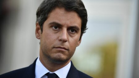 Expérimentation de l’uniforme scolaire: Attal dévoilera les détails à l’automne, élus invités à participer Education : Gabriel Attal annoncera "à l'automne les modalités d'expérimentation" de l'uniforme à l'école
Le ministre de l'Education nationale souhaite lancer "assez vite" des expérimentations de la tenue unique pour tous à l'école. Il appelle les élus désireux que la mesure soit testée dans leurs établissements à se manifester.