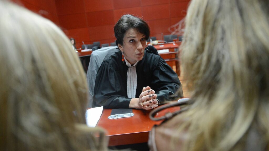 Féminicides : "Ce qui manque encore c'est une véritable culture de la protection", estime l'avocate Anne Bouillon
              Le ministère de l'Intérieur indique ce samedi que 118 femmes ont été tuées par leur conjoint ou ex-conjoint l'an dernier. C'est le "signe manifeste de notre échec collectif", assure Me Anne Bouillon, avocate spécialisée en droit des femmes.