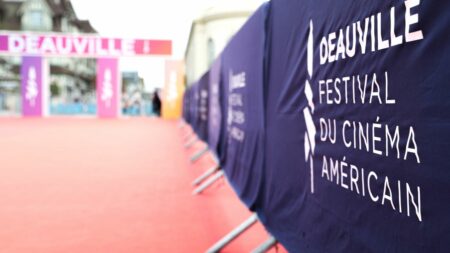 Festival de Deauville 2023 : miroir des fractures de la société américaine
                  Au 2eme jour de la compétition officielle , le festival renoue avec ce qui fait son ADN : être le miroir de la société américaine, et témoigner de ses fractures, loin de la vision souvent  glamour véhiculée par les studios hollywoodiens