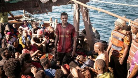 Le film "Io Capitano" de Matteo Garrone, évoquant le drame des migrants africains, choisi pour représenter l'Italie aux Oscars
              Le film de Matteo Garrrone, sorti depuis deux semaines outre-Alpes, retrace le parcours de ces jeunes Africains qui décident de risquer leur vie pour tenter leur chance de l'autre côté de la Méditerranée. Il a été choisi pour représenter l'Italie aux Oscars en pleine nouvelle crise des migrants à Lampedusa.