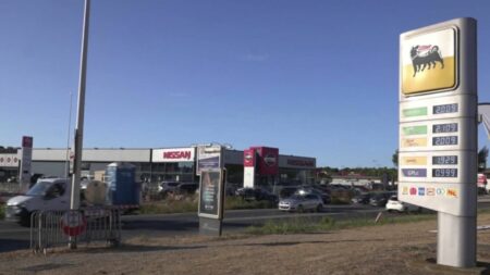 Prix des carburants : la hausse sans fin
                  Le carburant est très cher en ce moment, mais le gouvernement ne veut pas entendre parler d’une ristourne. En revanche, il demande à TotalEnergies de continuer à plafonner les prix en 2024.