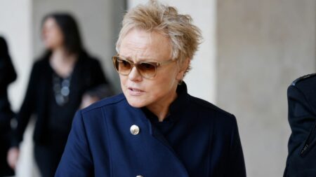 Vidéo



  

  
  

      


      

      "Quand on est homosexuel, on n'est pas désirable" : Muriel Robin dénonce l'homophobie dans le cinéma
              La comédienne, invité sur le plateau de France 2, a longuement décrit son ostracisme dans le milieu du cinéma depuis son coming-out.