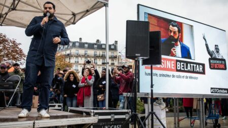 L'humoriste Yassine Belattar condamné à quatre mois de prison avec sursis pour menaces de mort
              Cette peine est assortie d'une obligation de soins et d'une interdiction de rencontrer les victimes. Il s'en était pris à Kader Aoun et Kevin Razy en raison d'un différend commercial en lien avec le rachat d'un théâtre parisien.