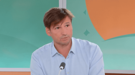 Journalisme : une enquêtrice de Complément d’enquête en garde à vue à Marseille
              La journaliste Ariane Lavrilleux a révélé, en 2021, qu’une mission des renseignements français a été détournée par les autorités égyptiennes pour effectuer des frappes aériennes. Mardi 19 septembre, la journaliste qui a collaboré avec Complément d’enquête a été interpellée à Marseille. Le point sur cette affaire avec Hugo Plagnard, le rédacteur en chef de Complément d’enquête.