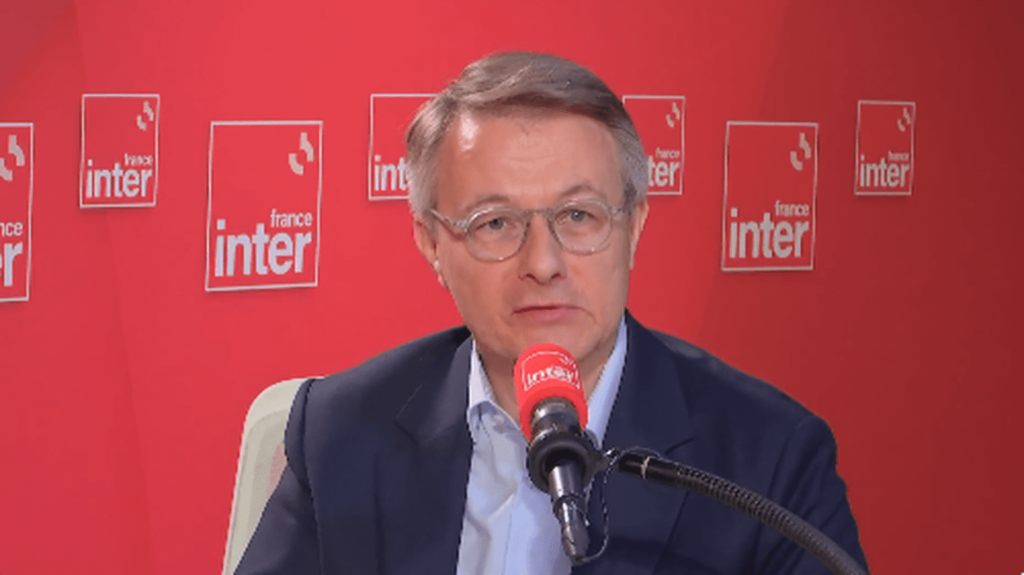 Carburants : "La plus grande piste" pour faire baisser les prix est "chez les raffineurs", estime le directeur général Système U
              Invité de France Inter mardi 12 septembre, le directeur général de Système U, Dominique Schelcher, appelle les raffineurs "à prendre moins de marge pour pratiquer un prix juste". Il promet par ailleurs d'autres opérations prix coûtant.
