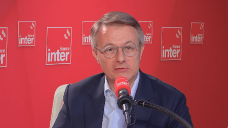 Carburants : "La plus grande piste" pour faire baisser les prix est "chez les raffineurs", estime le directeur général Système U
              Invité de France Inter mardi 12 septembre, le directeur général de Système U, Dominique Schelcher, appelle les raffineurs "à prendre moins de marge pour pratiquer un prix juste". Il promet par ailleurs d'autres opérations prix coûtant.