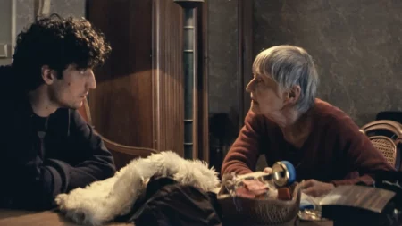 "Le Grand Chariot", un film sur la difficulté à perpétuer l’héritage d’une famille de marionnettistes
              Le réalisateur Philippe Garrel embarque ses enfants dans un théâtre de marionnettes, mais peine à maintenir une trame suffisamment cohérente pour emporter le spectateur. En salles le 13 septembre.