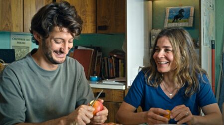 Pierre Niney et Blanche Gardin dans "Le livre des solutions", autofiction hilarante de Michel Gondry
              Après huit ans d'absence, le réalisateur Michel Gondry fait son retour avec "Le livre des solutions", le récit tendre et chaotique d'un réalisateur aussi génial que tourmenté.