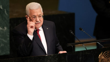 Le président palestinien perd l'honneur français pour des propos antisémites