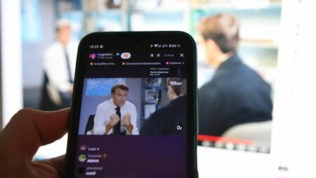 Mardi 5 Septembre: Macron propose ‘Tenue unique’ à école, Procès de Rédoine Faïd et Décès de chanteur de Shrek PODCAST. "Tenue unique", Rédoine Faïd et Shrek : ça dit quoi mardi 5 septembre ?
Ça dit quoi ce mardi ? L'idée lancée par Emmanuel Macron d'une "tenue unique" à l'école, le procès du "roi de la belle" Rédoine Faïd et la mort du chanteur de la musique culte de Shrek.