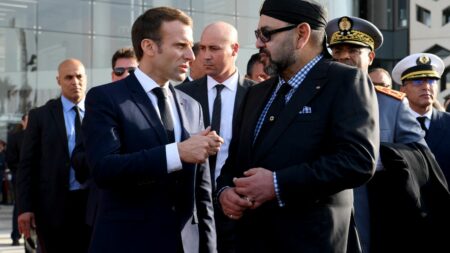Maroc sans aide de la France après séisme : enjeux politiques et tensions Macron-Algérie, selon l’historien Martinez-Gros Pas de demande d'aide du Maroc à la France après le séisme : "Bien sûr, il y a des considérations politiques en jeu", selon l'historien Gabriel Martinez-Gros
À l'origine des tensions entre les deux pays, les relations de la France avec l'Algérie et la personnalité même d'Emmanuel Macron, selon Gabriel Martinez-Gros.