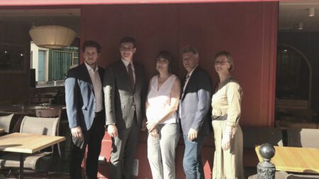 Parlementaires de gauche et Nupes défendent loi immigration ‘humaniste’ face aux concessions à droite Loi immigration : des parlementaires de l'aile gauche de la majorité et de la Nupes signent une tribune pour défendre un texte "humaniste"
Face à la tentation de l'exécutif de faire des concessions à la droite sur le projet de loi immigration, des députés et sénateurs Renaissance, Modem, Liot, et de la Nupes (EELV, PCF, PS) publient lundi une tribune préparée en secret depuis six mois.