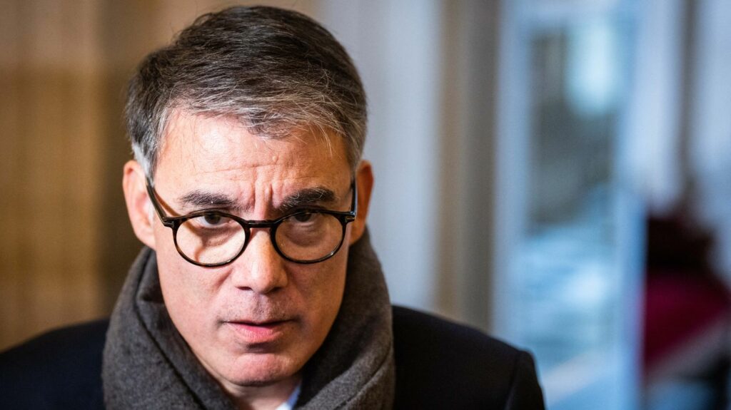 Elections européennes : le Parti socialiste s'accorde sur le principe d'une liste autonome, avant le vote des militants le 5 octobre
                  De son côté, La France insoumise réclame toujours une liste commune de la Nupes aux européennes.