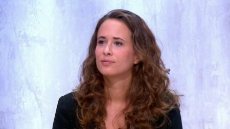 Prix des carburants : "Bruno Le Maire devrait agir plutôt que de demander un effort à Total", estime Clémence Guetté (LFI)
              Clémence Guetté, députée La France insoumise du Val-de-Marne, était l'invitée des "4 Vérités" sur France 2, mercredi 13 septembre.