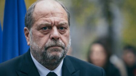 Le procès d'Eric Dupond-Moretti, jugé pour prise illégale d'intérêts, se tiendra du 6 au 17 novembre
              Le garde des Sceaux comparaitra devant la Cour de justice de la République, seule instance habilitée à juger un ministre en exercice.