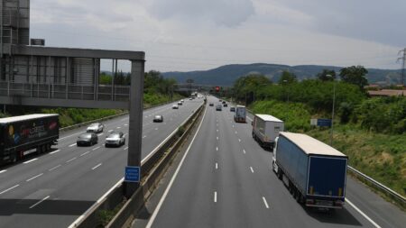 Planification écologique : "Plusieurs projets" d'autoroutes "seront arrêtés", assure Clément Beaune
              Le ministre délégué chargé des Transports était l'invité de France Inter, ce mardi, au lendemain de la présentation des axes de planification écologique par le président de la République.