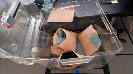 RN Moselle Sénatoriales: Recours pour « irrégularités » impliquant Edouard Philippe à déposer au Conseil Constitutionnel Sénatoriales en Moselle : le RN va déposer un recours devant le Conseil constitutionnel pour "irrégularités"
Le Rassemblement national cible notamment le bulletin de la liste Horizons, sur lequel figurait le nom de l'ancien Premier ministre Edouard Philippe, alors qu'il n'était pas directement candidat à l'élection.